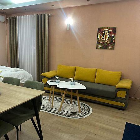 Adora Apartment Tirana Exterior foto